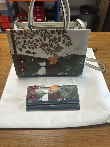 Radley autumn leaves picture - autumn,