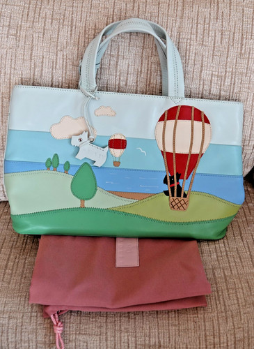 Radley and away picture - up,