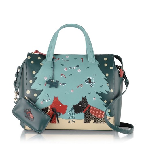 Radley under the mistletow - under,